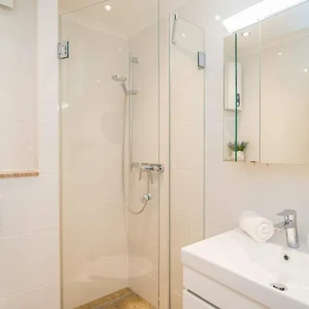 Bismarckstrasse 5a, App 4 *