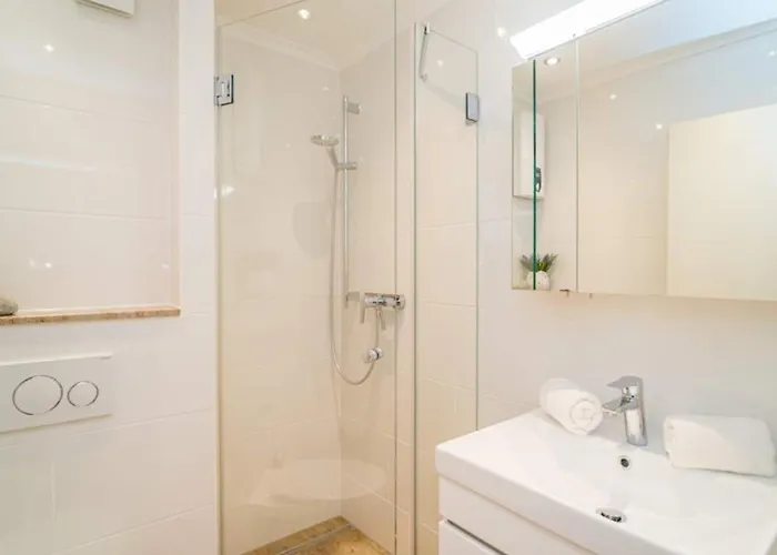 Bismarckstrasse 5a, App 4 *