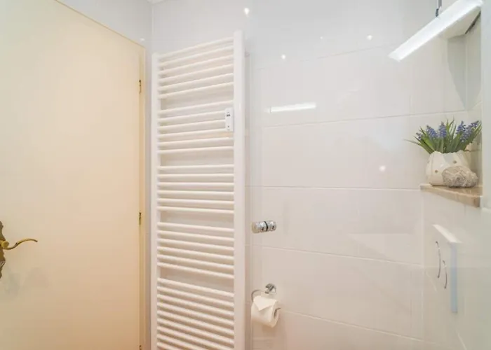 Bismarckstrasse 5a, App 4 *